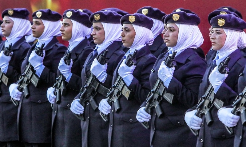“هيومن رايتس ووتش” تنتقد قيودًا على التحاق النساء بكليات الدفاع والأمن
