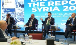 حاكم مصرف سوريا المركزي صفوت رسلان متحدثًا في جلسة ضمن فعالية إطلاق تقرير سوريا 2026 بفندق غولدن مزة في دمشق - 22 تشرين الأول 2026 (مصرف سوريا المركزي)