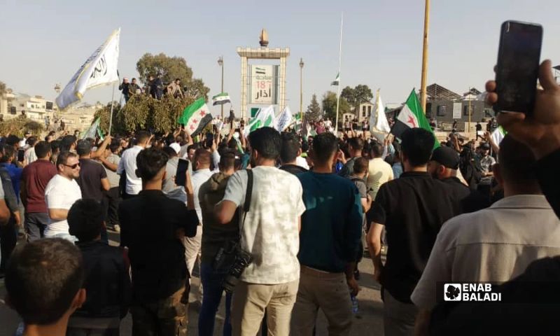 مظاهرات في ساحة 18 آذار في درعا للتنديد بمقتل الشاب معاذ البعير على يد الجيش الإسرائيلي - 23 تشرين الأول 2026 (عنب بلدي/ محجوب الحشيش)