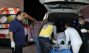 فرق الدفاع المدني تنقل مصابين إلى مشافي حمص جراء حادث إطلاق نار عند تحويلة مصياف - 30 أيلول 2026 (سانا)