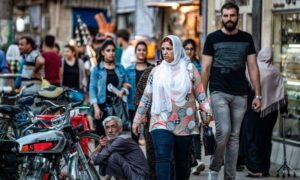 أحد شوارع مدينة القامشلي ذات التنوع الإثني والديني في محافظة الحسكة – 5 آب 2019 (فرانس برس)