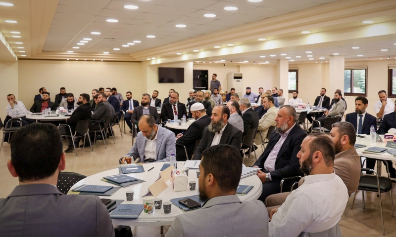 عدد من أعضاء لجنة متابعة تطبيق ميثاق وحدة الخطاب الإسلامي خلال اجتماع لبحث آليات تفعيل مضامينه - 10 آب 2026 (سانا)