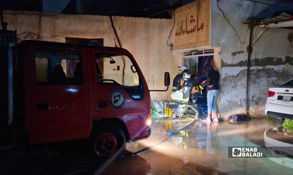 أمطار غزيرة تغرق شوارع ومنازل في داريا والدفاع المدني يتدخل 21 عناصر من الدفاع المدني خلال الاستجابة لبلاغ عن دخول المياه إلى أحد المنازل في داريا