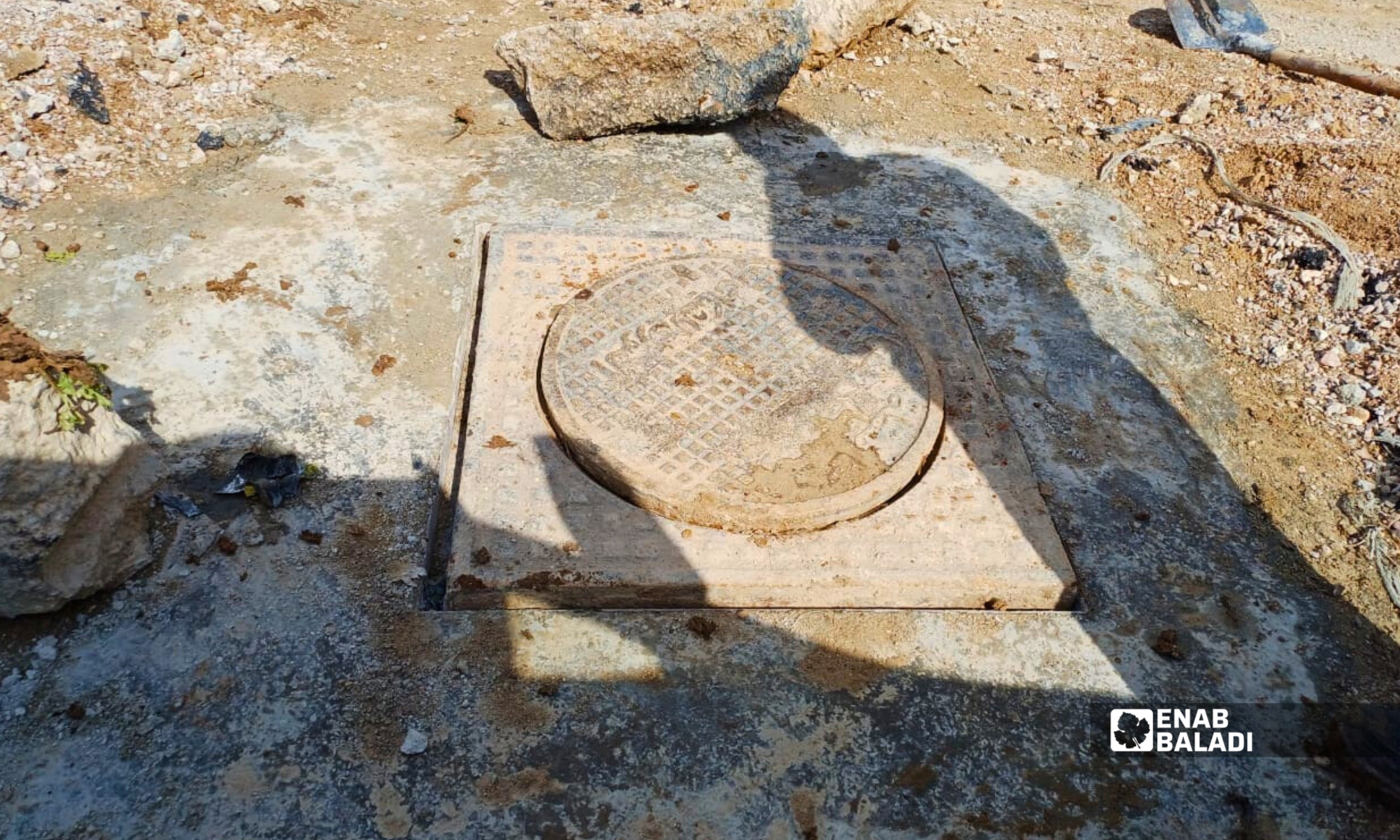 إصلاح وتعزيل ريكارات في داريا بعد غرق شوارع وأحياء بالأمطار - 16 آذار 2026 (عنب بلدي)