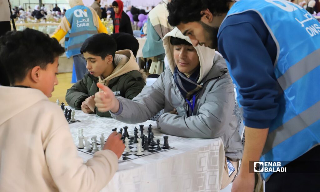 حضور أطفال وعائلاتهم في إفطار جماعي للأيتام أُقيم في نادي الياسمين بمنطقة البرامكة في دمشق