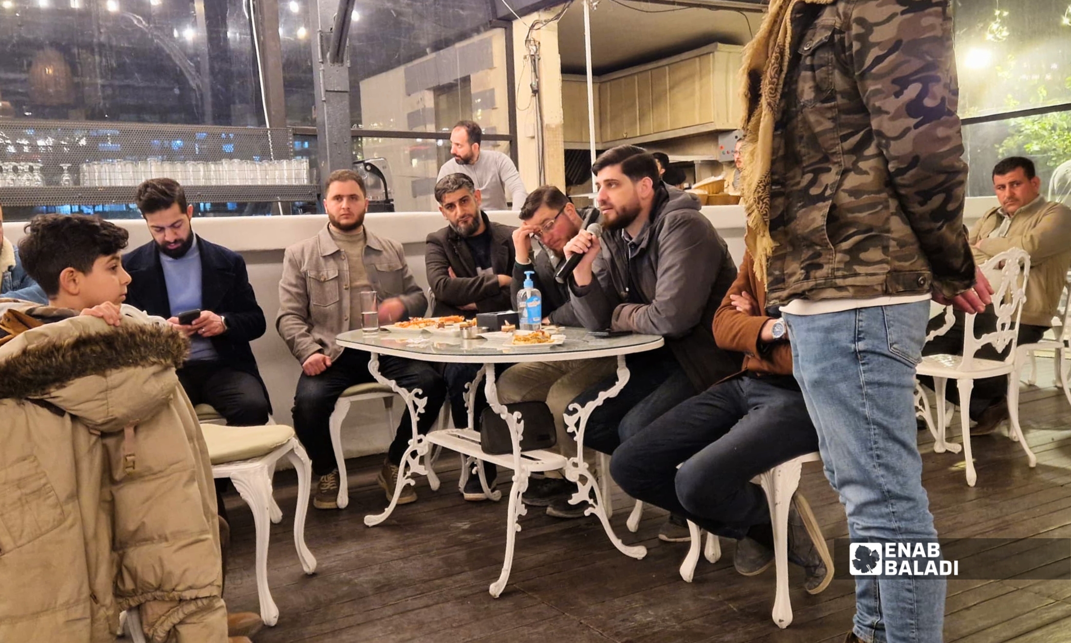 مشاركون في أمسية رمضانية لأبناء داريا - 10 آذار 2026 (عنب بلدي - سعيد خشفة)