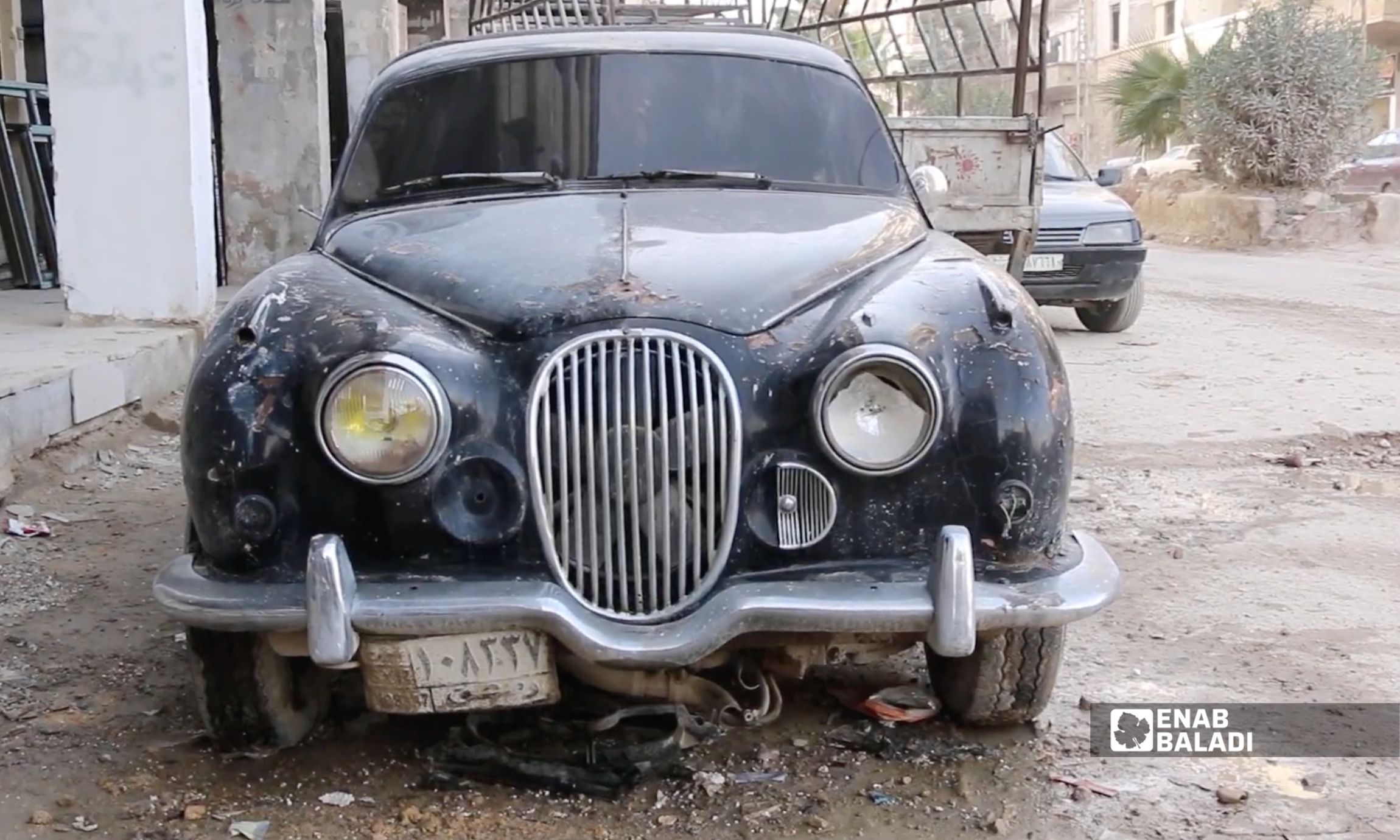 سيارة Jaguar Mark II التي يملكها سعيد بيطار في داريا - 17 شباط 2026 (عنب بلدي)