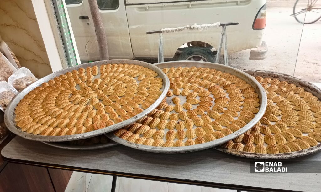 المعمول من حلويات العيد في داريا مع اقتراب عيد الفطر 