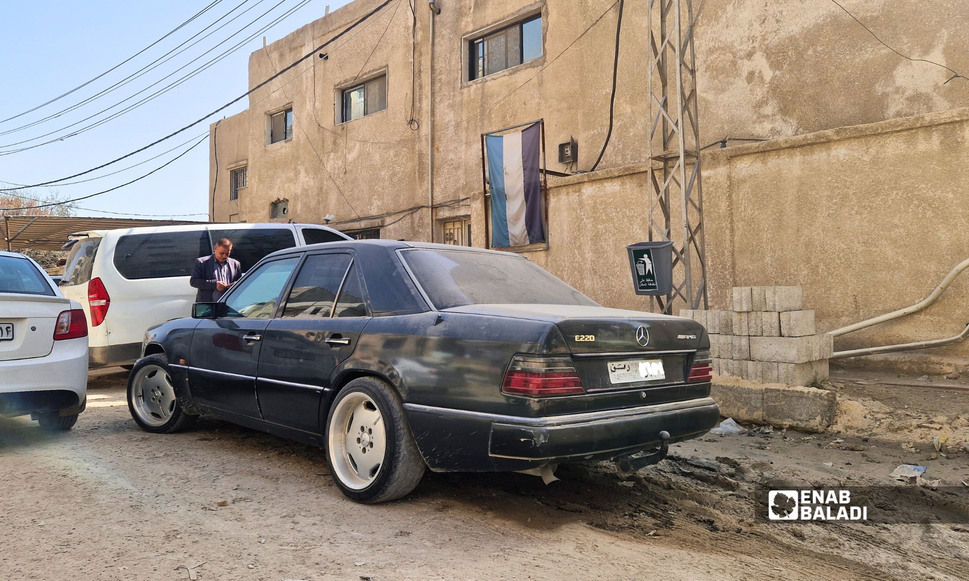 قيادة متهورة في شارع الشاميات بداريا تثير الفزع.. والشرطة تحجز السيارة 10 السيارة بعد حجزها في مخفر داريا عقب حادثة القيادة المتهورة في شارع الشاميات - 18 آذار 2026 (عنب بلدي - سعيد خشفة)