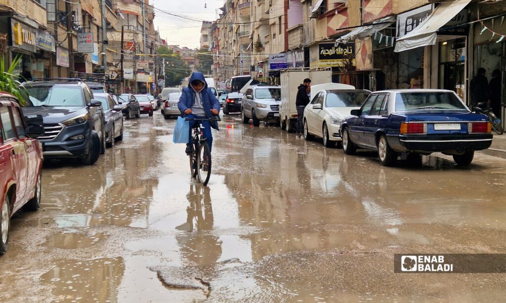 تجمع مياه الأمطار في أحد شوارع داريا