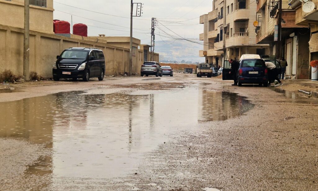 تجمع مياه الأمطار في أحد شوارع داريا