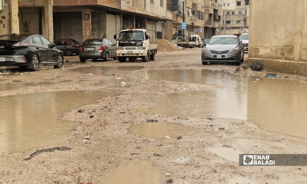 تجمع مياه الأمطار في أحد شوارع داريا
