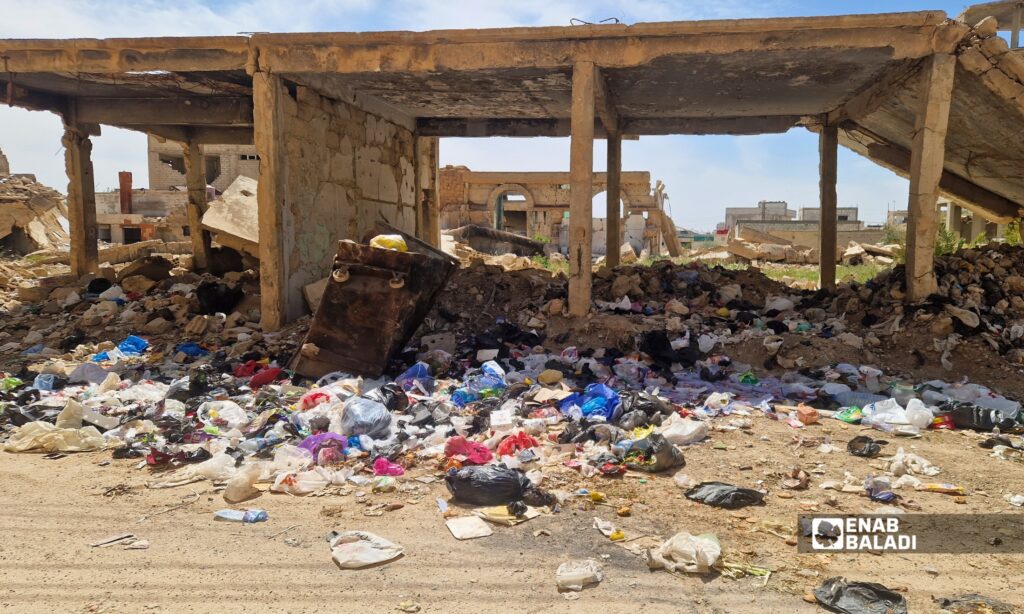 تحميل حاويات قمامة جديدة ضمن حملة النظافة في داريا