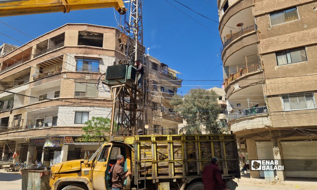 استبدال محولة كهربائية في ساحة شريدي بمدينة داريا