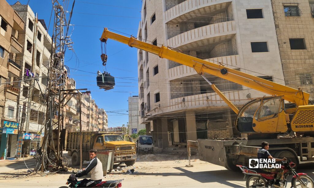 استبدال محولة كهربائية في ساحة شريدي بمدينة داريا