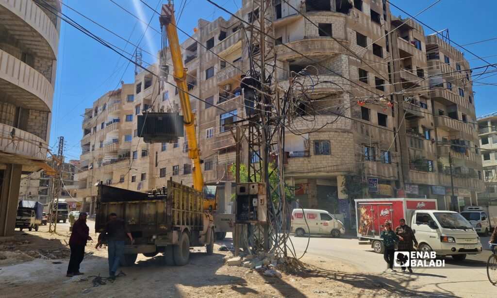 استبدال محولة كهربائية في ساحة شريدي بمدينة داريا
