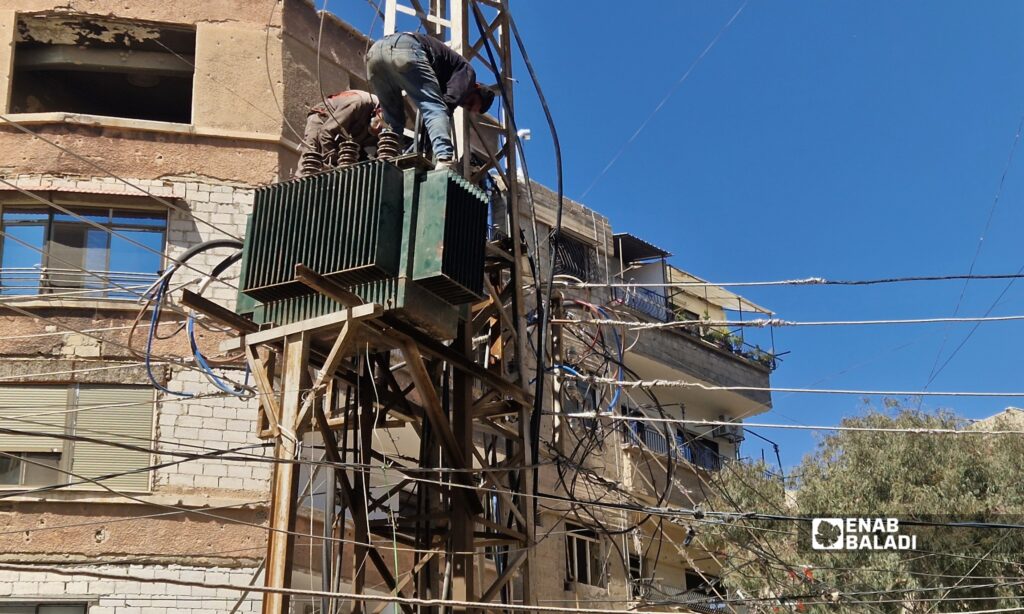 استبدال محولة كهربائية في ساحة شريدي بمدينة داريا