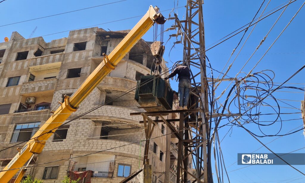 استبدال محولة كهربائية في ساحة شريدي بمدينة داريا
