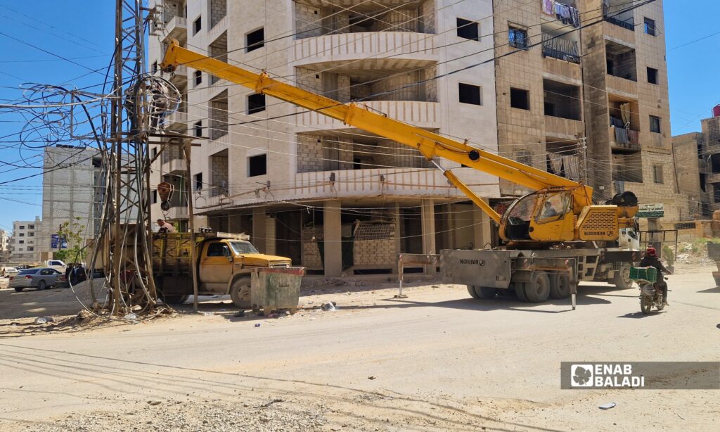 استبدال محولة كهربائية في ساحة شريدي بمدينة داريا