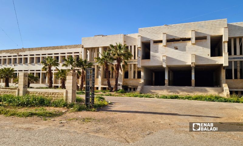 مبنى مستشفى داريا الوطني في المدينة بعد سنوات من خروجه عن الخدمة