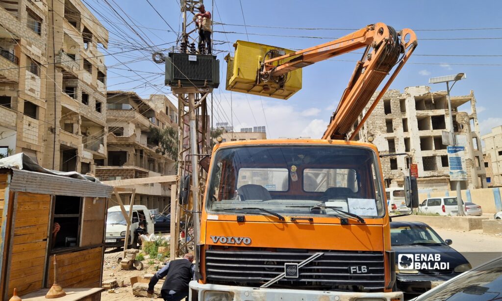 تركيب محولة كهرباء جديدة في محيط الفرن الآلي بمدينة داريا