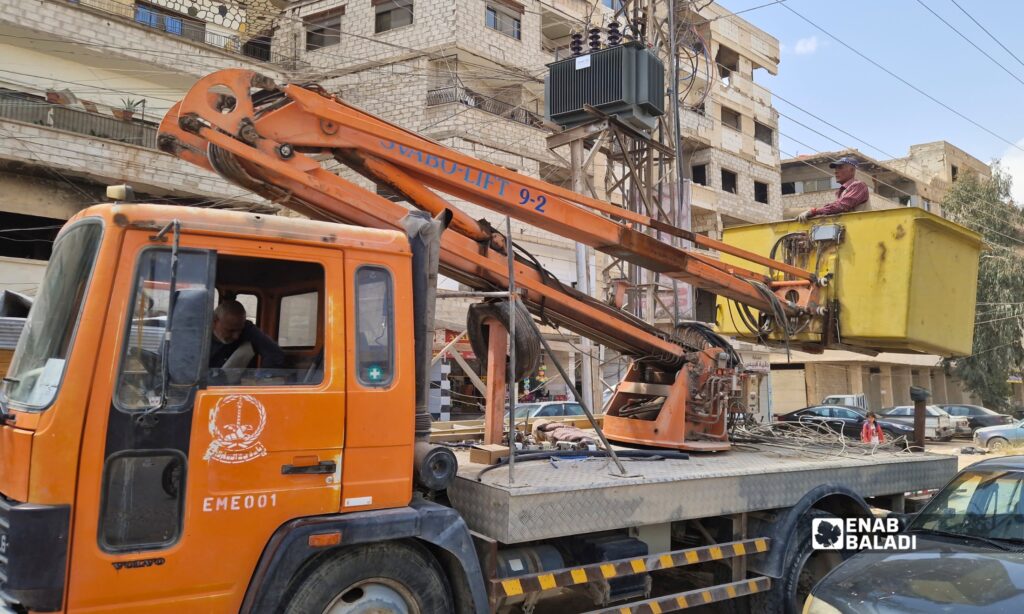 تركيب محولة كهرباء جديدة في محيط الفرن الآلي بمدينة داريا