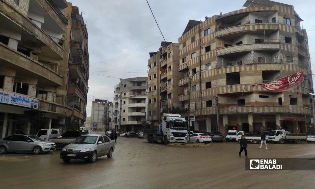 شارع موحل في مدينة داريا خلال طقس ماطر