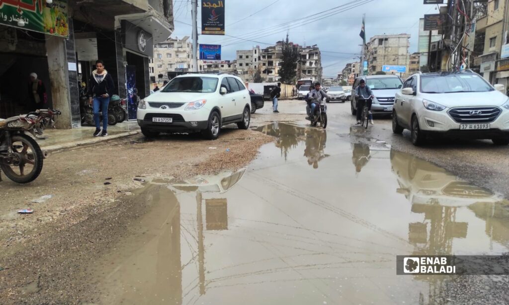 شارع موحل بمدينة داريا بعد هطول المطر