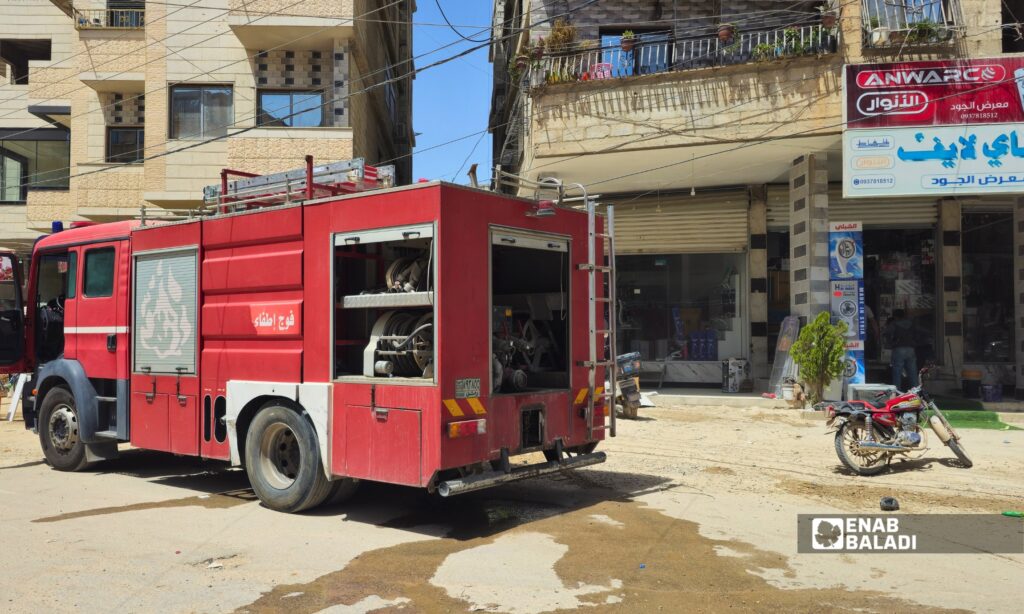 الدفاع المدني في موقع حريق داخل قبو بساحة شريدي بمدينة داريا