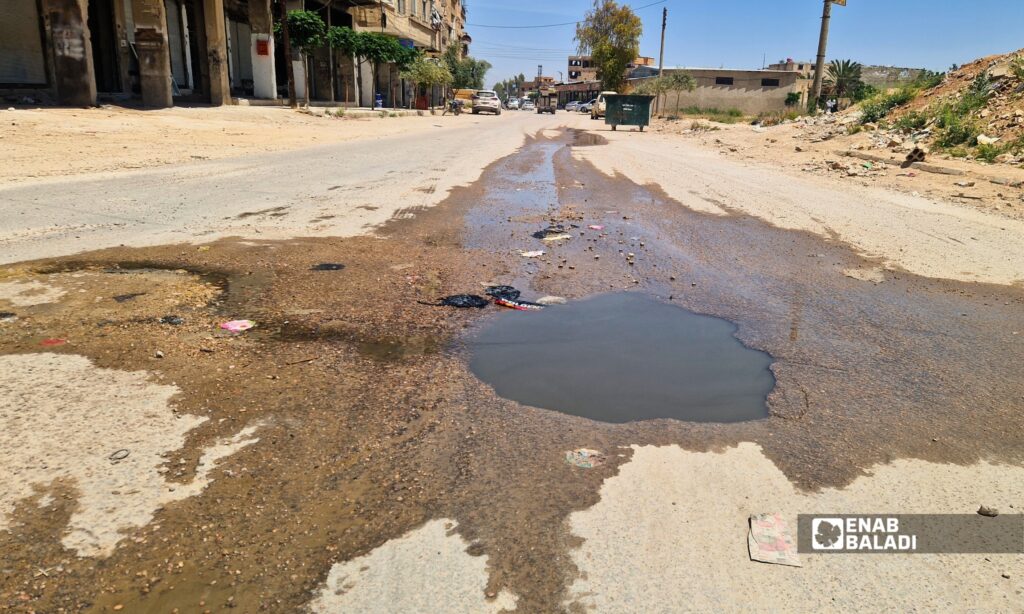 أعمال تسليك شبكة الصرف الصحي باستخدام آلية الضغط العالي في محيط مدرسة الدباس بداريا