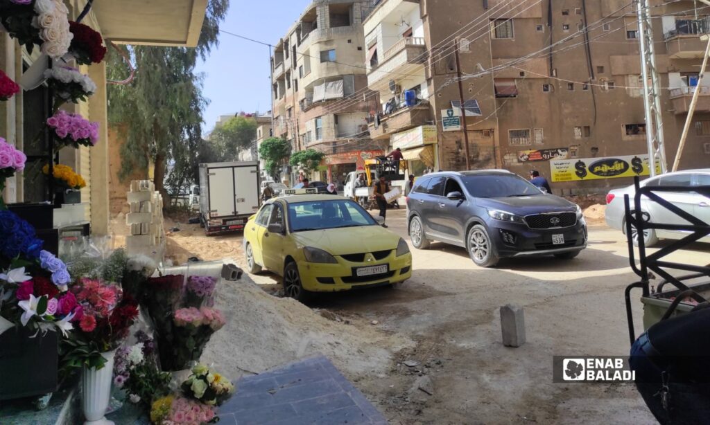 انتشار الغبار والردميات في أحد شوارع مدينة داريا