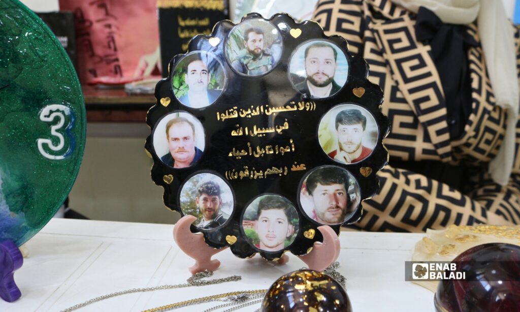 بازار "أنامل الخير" في داريا.. حرف يدوية وفرصة للاعتماد على النفس 23 نساء يعرضن منتجاتهن اليدوية خلال “بازار أنامل الخير” في المركز الثقافي بمدينة داريا