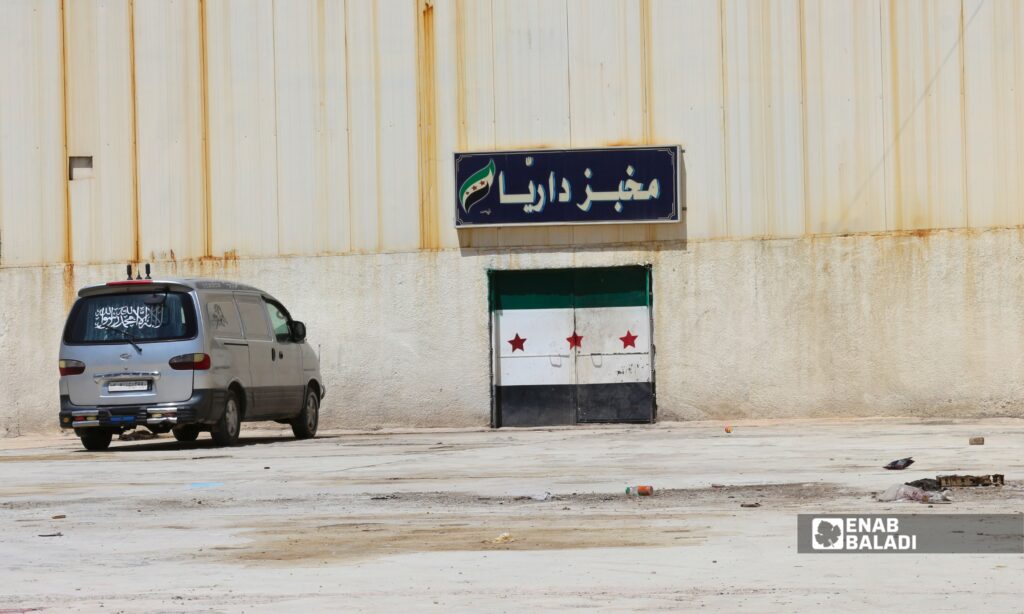 توزيع الخبز داخل الفرن الآلي في داريا خلال فترة الدوام قبل عطلة عيد الأضحى