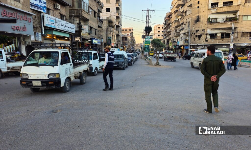 حركة مرور ودراجات نارية في منطقة الشاميات بمدينة داريا قبيل عيد الأضحى