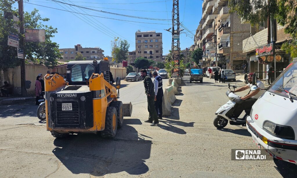 حركة مرور ودراجات نارية في منطقة الشاميات بمدينة داريا قبيل عيد الأضحى