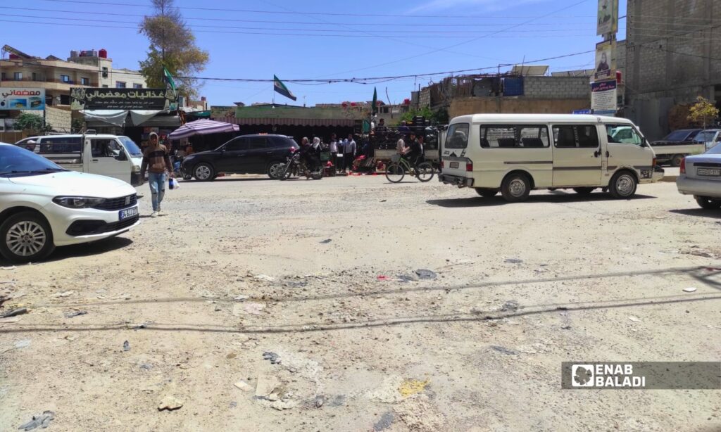 حفر وتآكل في طبقة الطريق بأحد شوارع داريا تعيق حركة السيارات