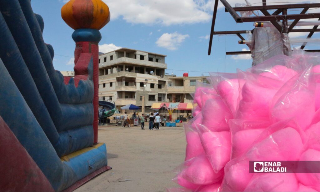 أطفال وعائلات في موقع احتفالات العيد الجديد بمدينة داريا - عيد الأضحى