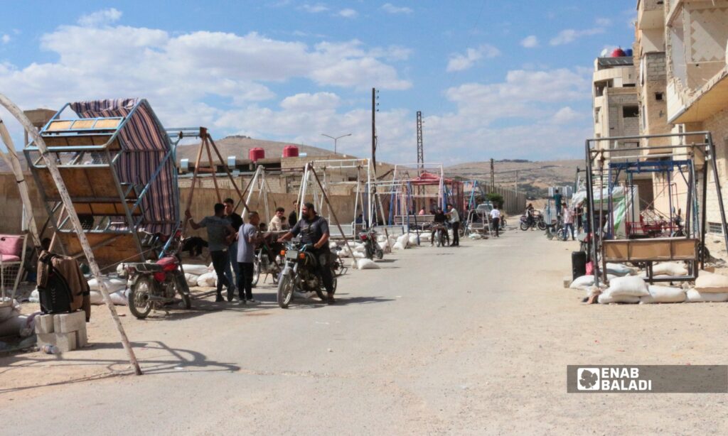 أطفال وعائلات في موقع احتفالات العيد بمدينة داريا 