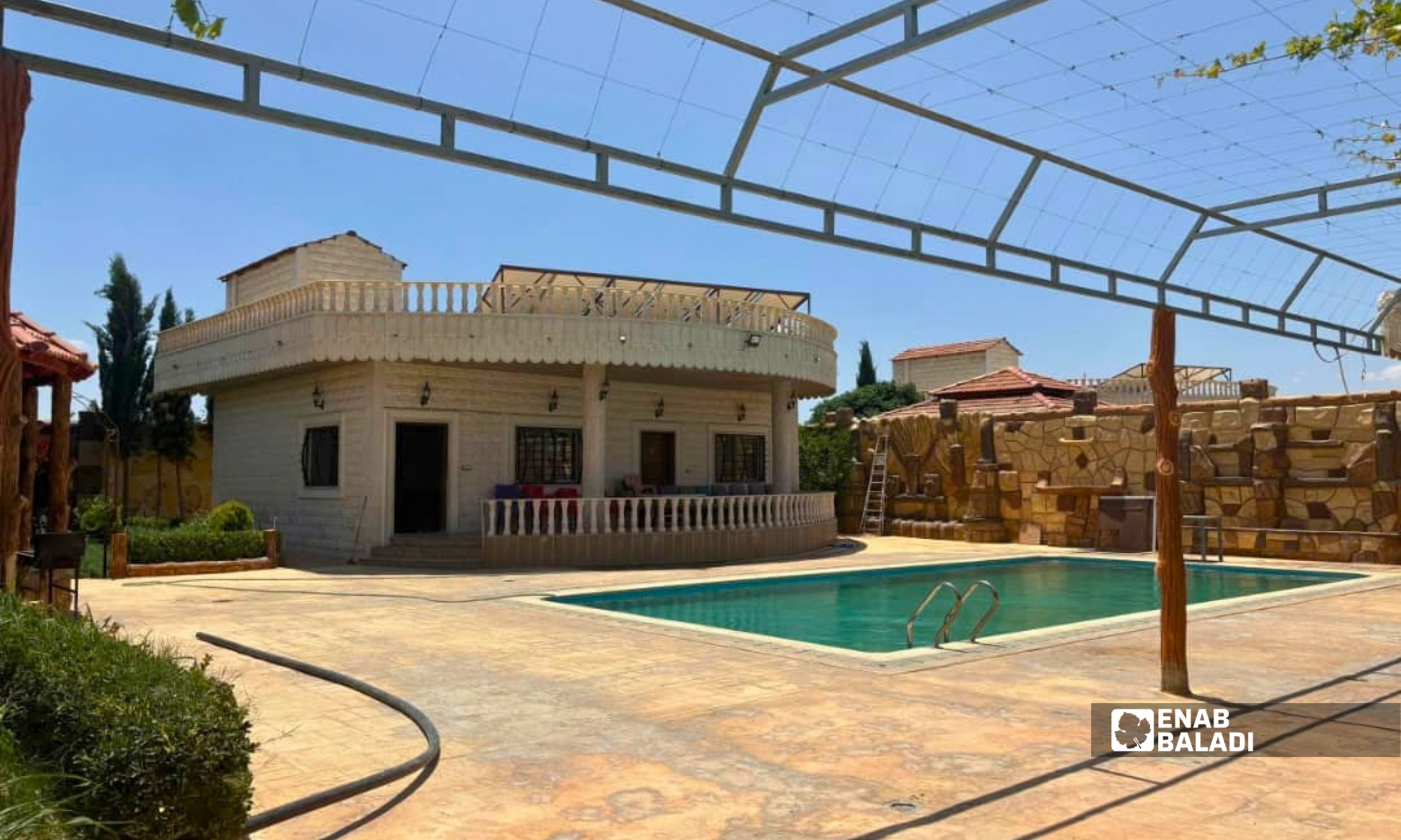 مزرعة خاصة في داريا يقصدها الأهالي للتنزه خلال فصل الصيف