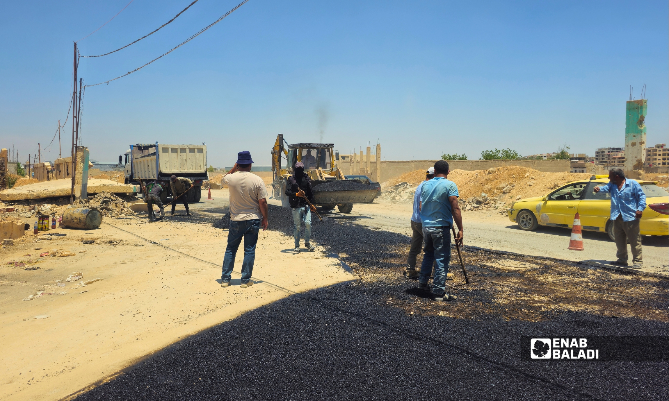 أعمال تزفيت أحد مداخل داريا ضمن مشروع صيانة وتأهيل الطرق الجاري تنفيذه في المدينة