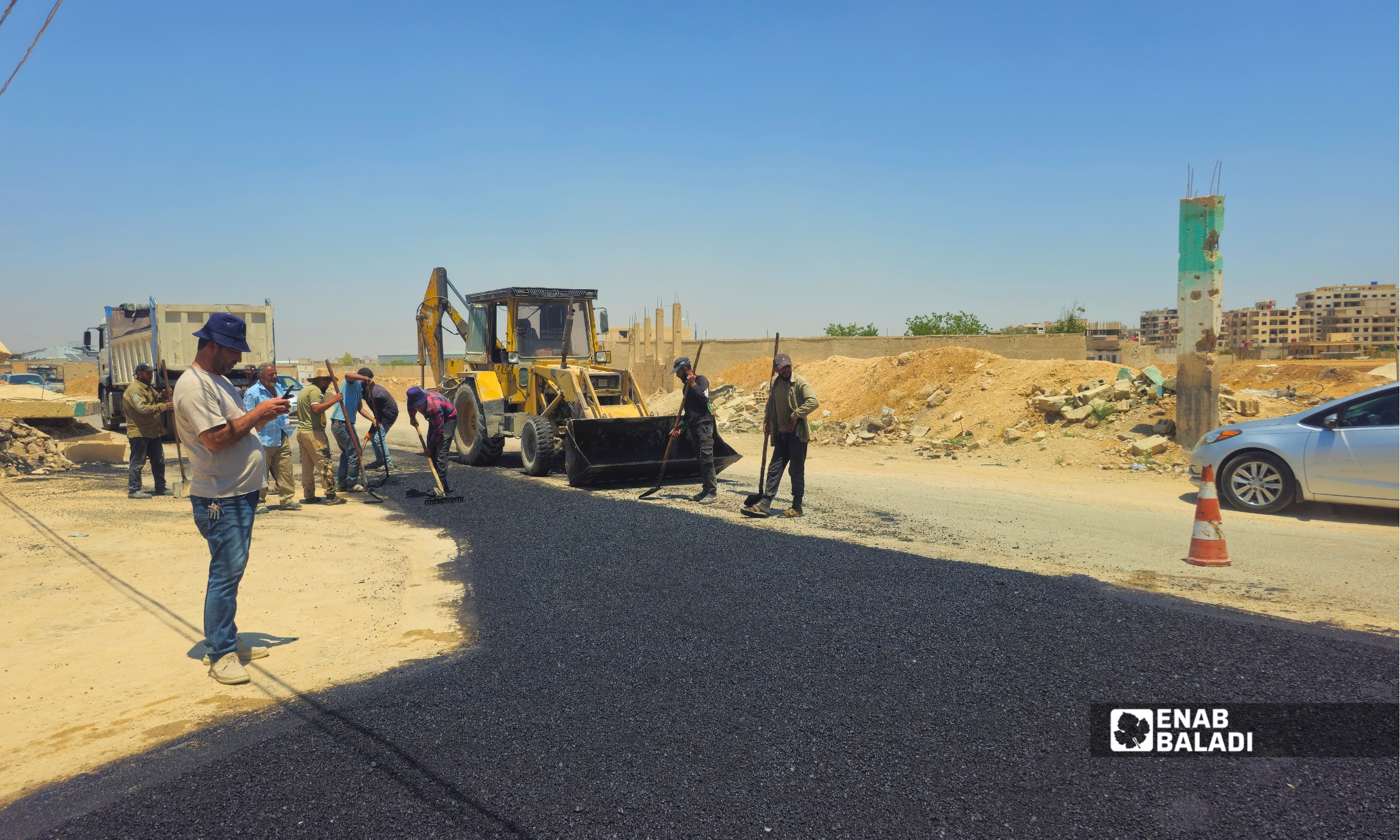 أعمال تزفيت أحد مداخل داريا ضمن مشروع صيانة وتأهيل الطرق الجاري تنفيذه في المدينة