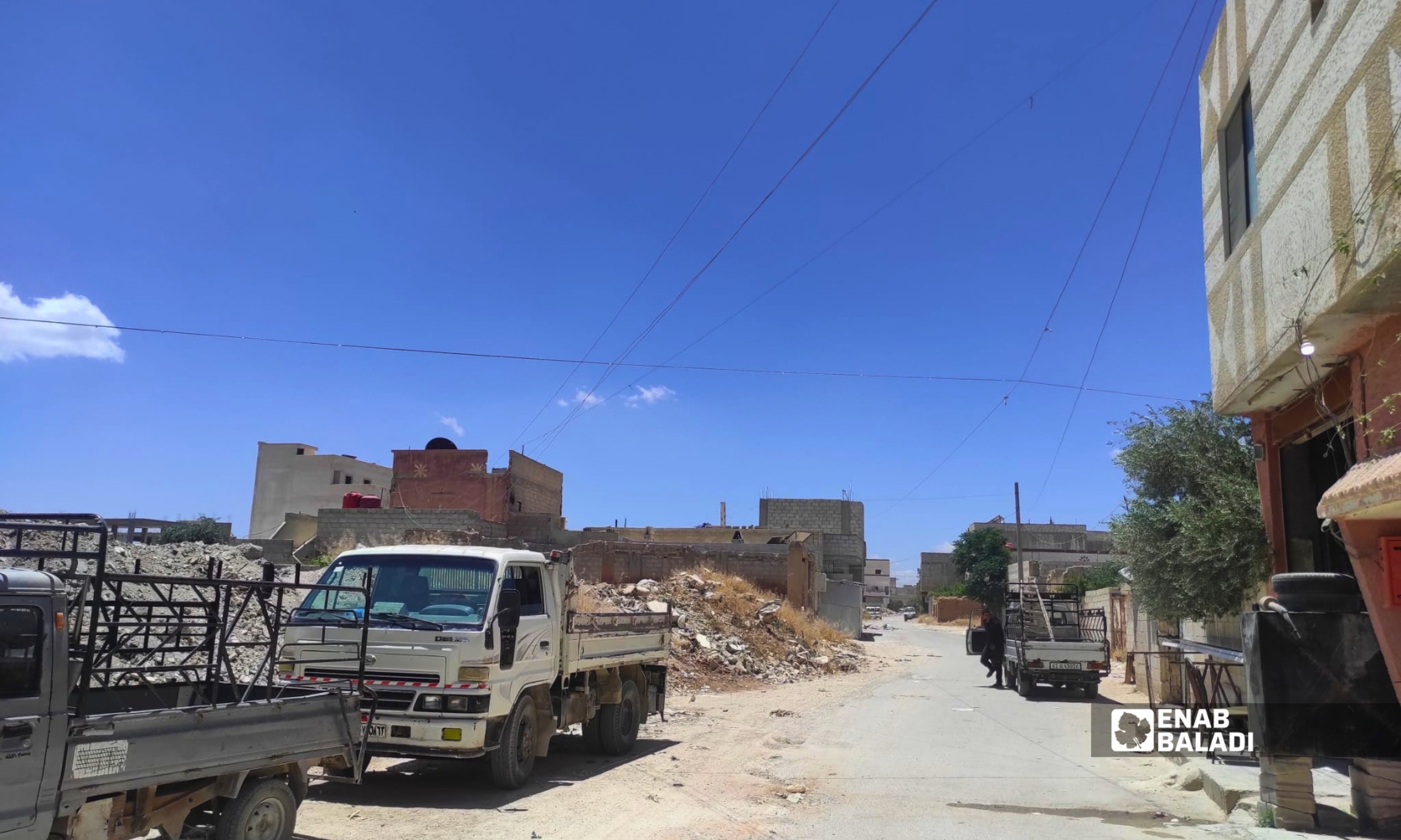 شارع قرب جامع مصعب بن عمير في داريا، حيث يعيش السكان خارج شبكة الكهرباء منذ نحو خمس سنوات