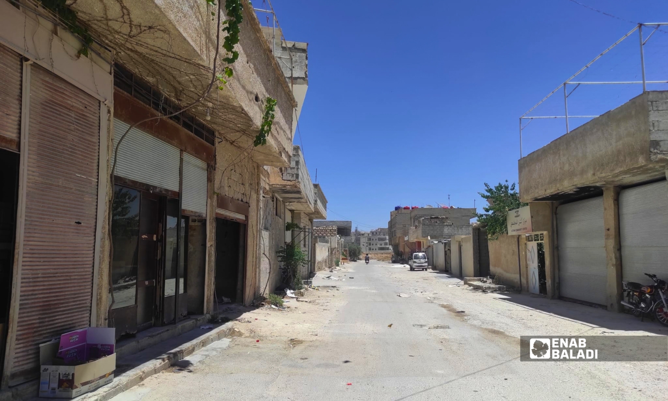 شارع قرب جامع مصعب بن عمير في داريا، حيث يعيش السكان خارج شبكة الكهرباء منذ نحو خمس سنوات