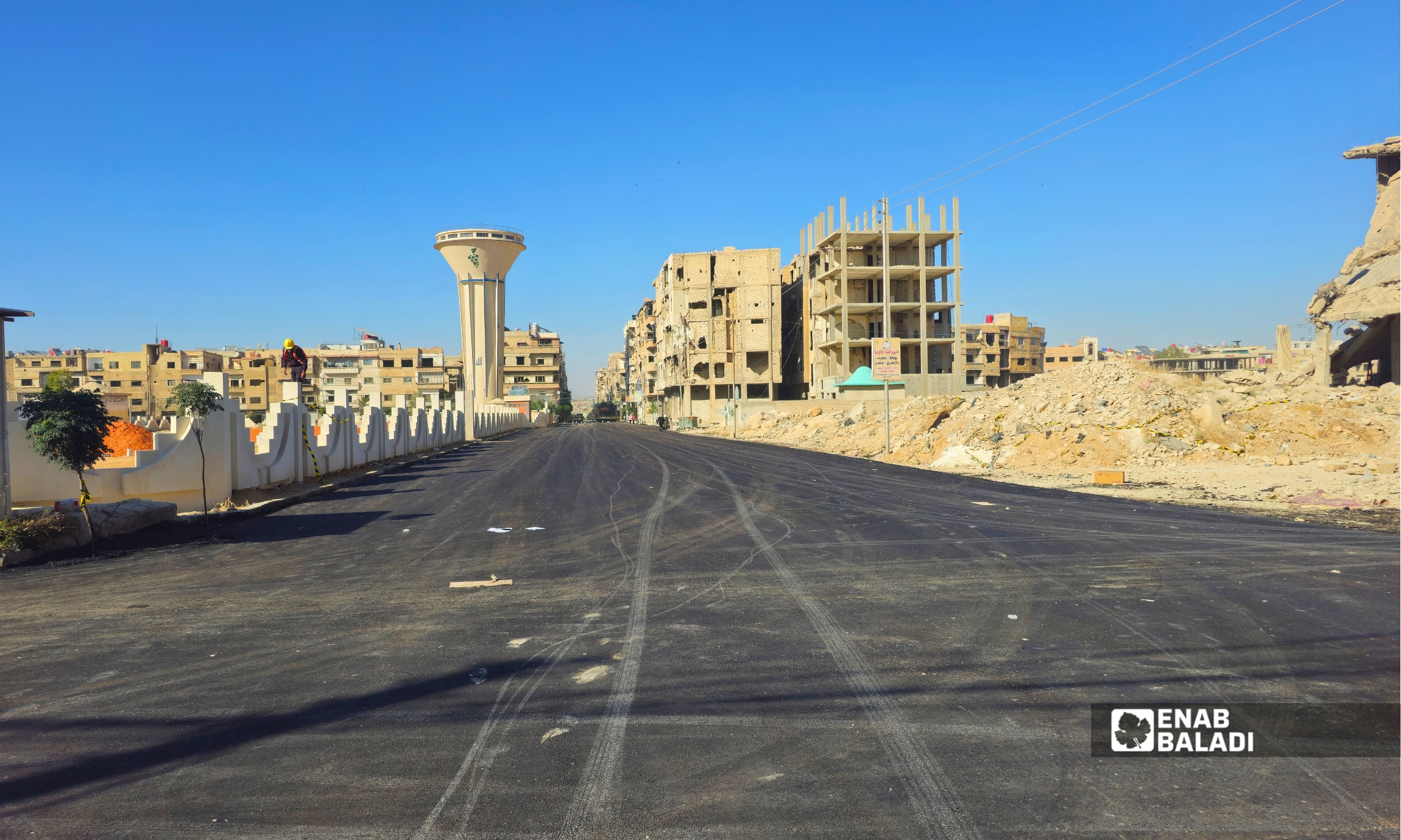 أعمال تزفيت الجزء المحيط بالحديقة العامة في شارع الخولاني بداريا