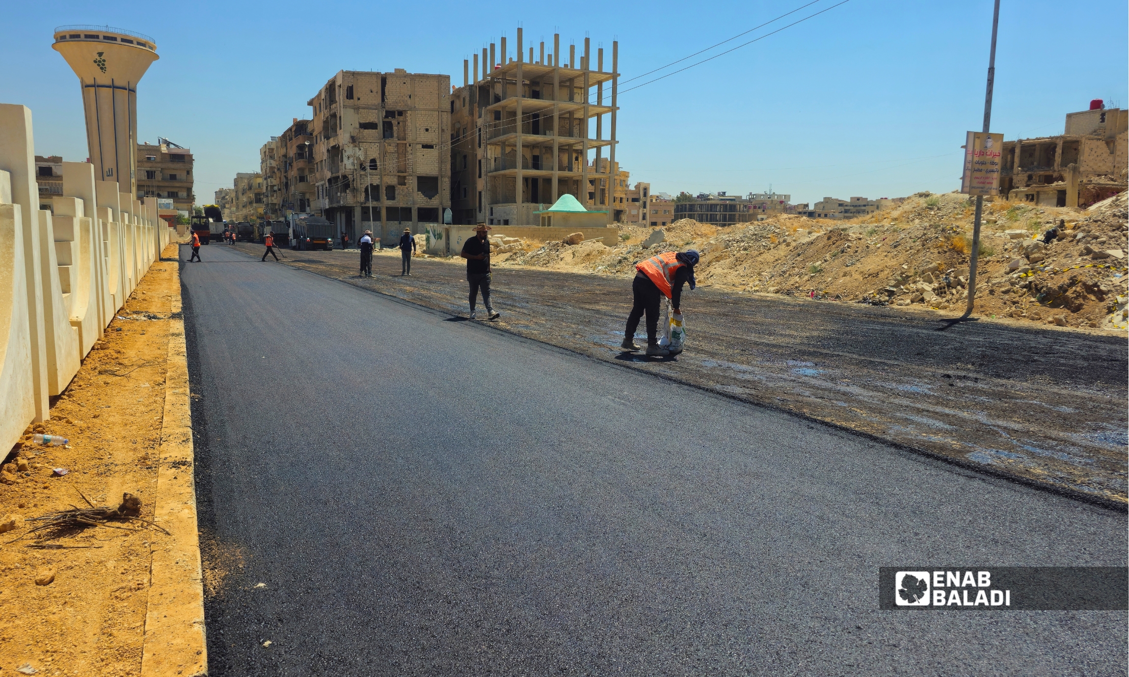 أعمال تزفيت الجزء المحيط بالحديقة العامة في شارع الخولاني بداريا