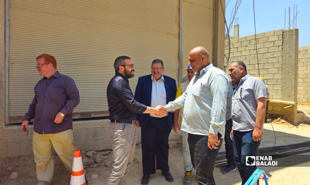 وفد من برنامج الأمم المتحدة الإنمائي وجهات دولية يطلع على مشروع الصرف الصحي في داريا خلال زيارة ميدانية