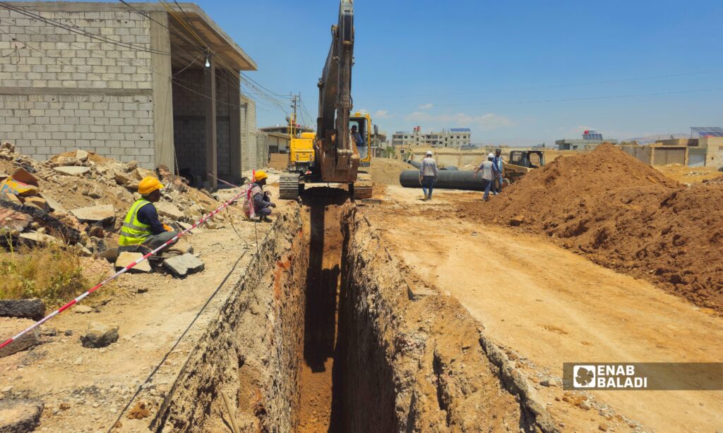 أعمال حفر وتنفيذ الخط الرئيسي لمشروع الصرف الصحي في داريا بتمويل من برنامج الأمم المتحدة الإنمائي