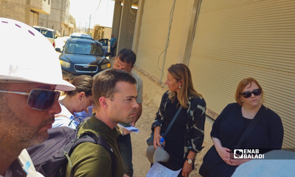 وفد من برنامج الأمم المتحدة الإنمائي وجهات دولية يطلع على مشروع الصرف الصحي في داريا خلال زيارة ميدانية
