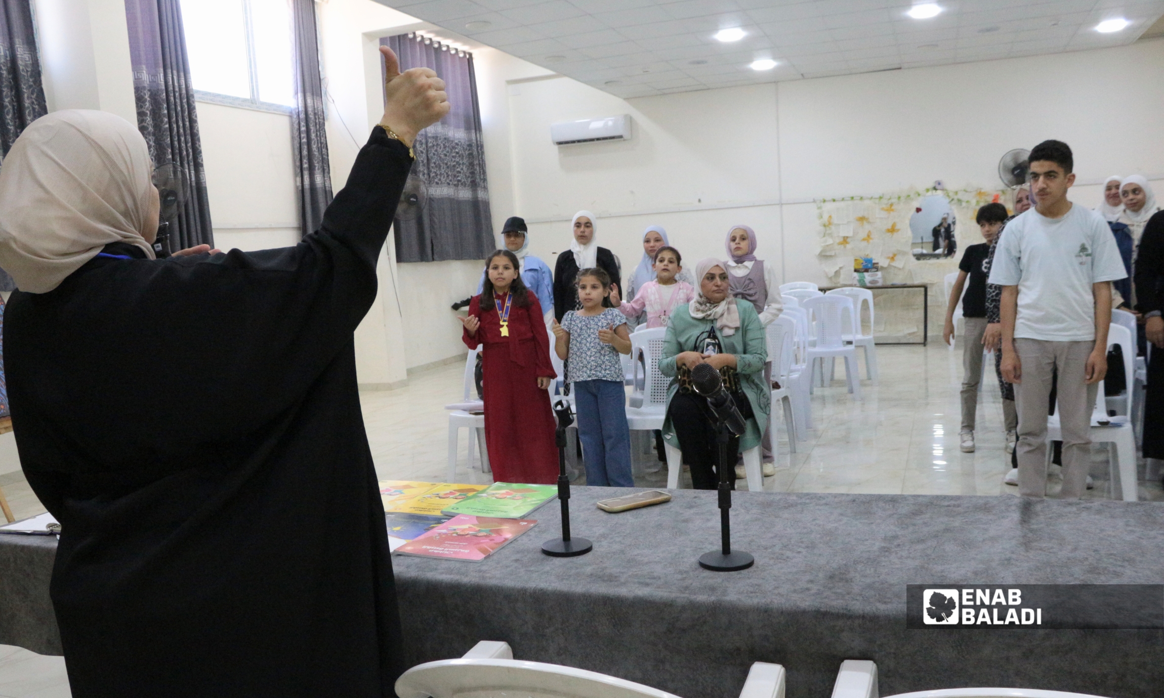 حضور مشاركين خلال ورشة القراءة السريعة في المركز الثقافي بمدينة داريا