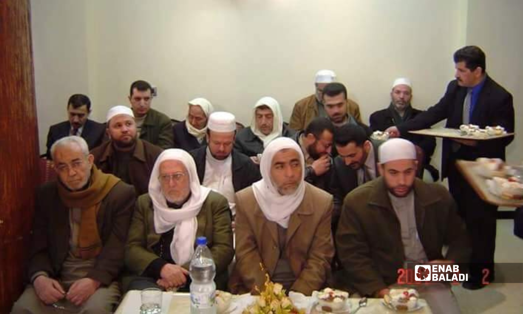 صورة تجمع عددًا من خطباء مدينة داريا عام 2007: نبيل الأحمر، شمس الدين خولاني، محمد صنديحة، حسين سليم أسد، رضوان الزردة، رياض شحادة، جمال نايلة، ابو فارس جمال الدين، فياض وهبة، هشام شهاب، تحسين زيادة، عبد الحفيظ خولاني، أبو مظهر خشفة، مازن حلمي (من أرشيف أبناء الشيخ محمد صنديحة)